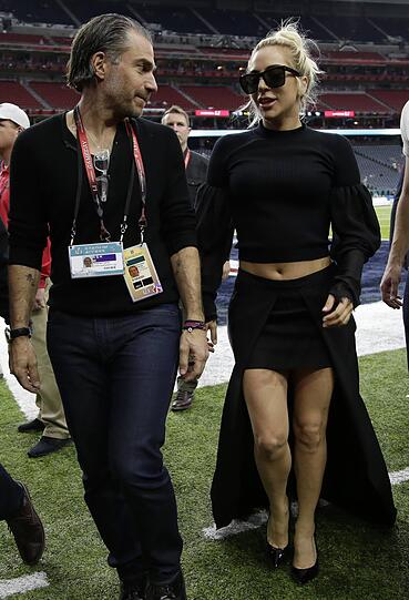 Lady Gaga und Christian Carino sind seit 2017 offiziell ein Paar. In einer Dankesrede erwähnte Lady Gaga 2018 fast schon nebenbei, dass sie verlobt ist.