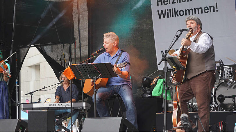 Reges Treiben in der Altstadt. Klicken Sie sich durch Impressionen vom Stadtgründungsfest - inklusive einem singenden Oberbürgermeister.