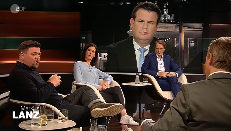 Tim Mälzer überlegte laut, kurz das Studio zu verlassen: "Ich geh mal kurz raus, ernsthaft." Lanz war kurze Zeit sprachlos.