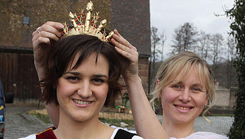 pargel-Queen Eva Boss ließ sich im Knoblauchsland von Vorgängerin Kathrin Kupfer krönen. pargel-Queen Eva Boss ließ sich im Knoblauchsland von Vorgängerin Kathrin Kupfer krönen.