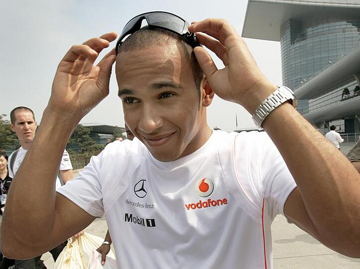 Cool, locker, lässig: Der große WM-Favorit Lewis Hamilton (England).