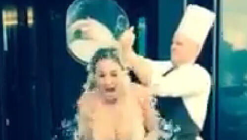 Verona Pooth: Der heiße Auftritt bei der Ice Bucket Challenge... Verona Pooth: Der heiße Auftritt bei der Ice Bucket Challenge...