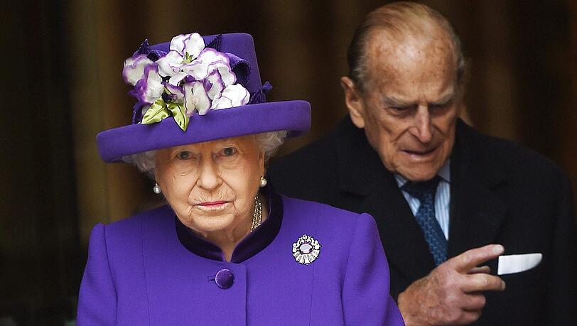 Die Queen, Prinz Philip und andere Quellen haben sich noch nicht offiziell geäußert. Die Queen, Prinz Philip und andere Quellen haben sich noch nicht offiziell geäußert.