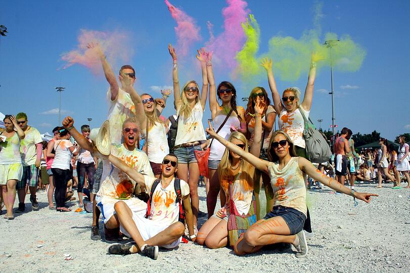 Bunter geht nicht: Das Holi One Color Festival in Riem. Die Bilder.