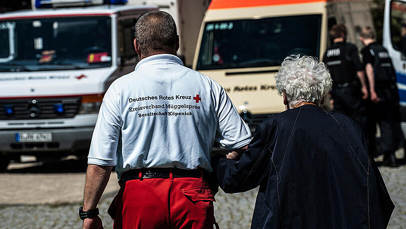 Die Seniorin musste mit schwersten Verletzungen ins Krankenhaus gebracht werden. (Archivbild)