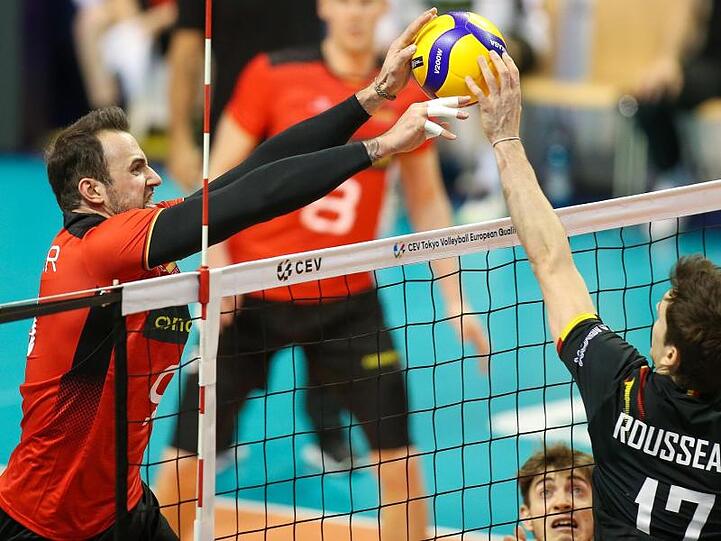 Georg Grozer (l) verletzte sich gegen Belgien.