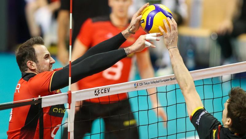 Georg Grozer (l) verletzte sich gegen Belgien. Georg Grozer (l) verletzte sich gegen Belgien.