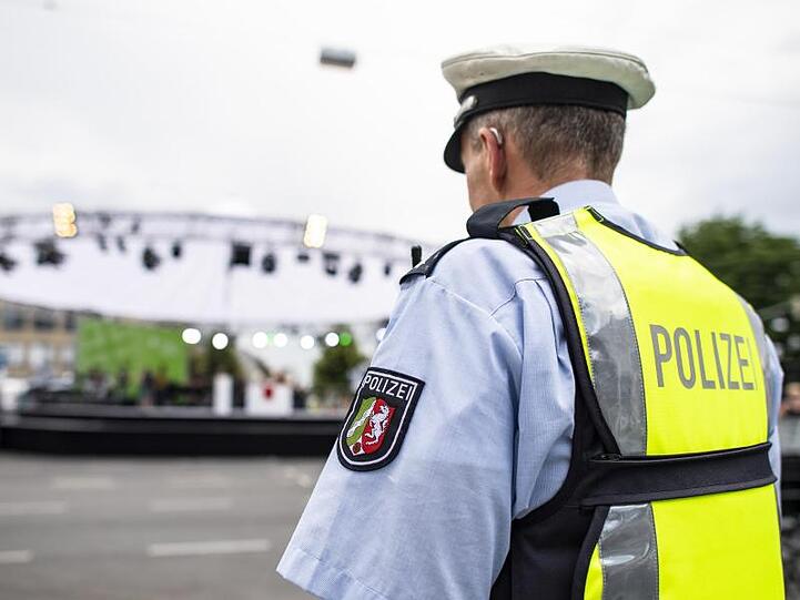 Hohe Sicherheitsvorkehrungen auch in diesem Jahr - zahlreiche Politiker und Prominente haben sich beim 37. Evangelischen Kirchentag angesagt.