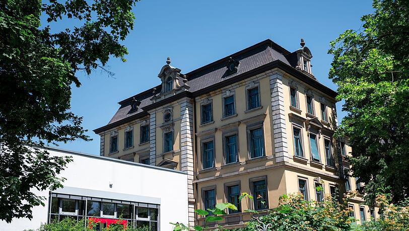 Die Substanzen waren im Markgräfin-Wilhelmine-Gymnasium entdeckt worden. Die Substanzen waren im Markgräfin-Wilhelmine-Gymnasium entdeckt worden.