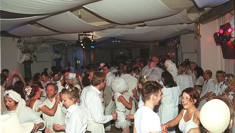 Legendär: Die Weißen Feste in der Max Emanuel Brauerei. Legendär: Die Weißen Feste in der Max Emanuel Brauerei.