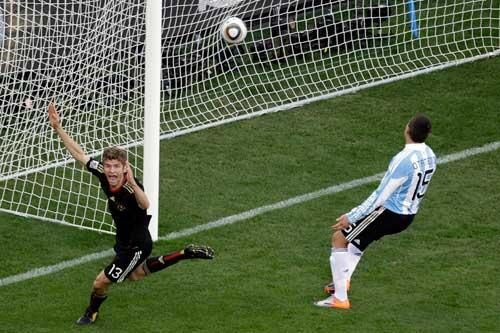 Drin! Thomas Müller trifft zum 1:0 gegen Argentinien