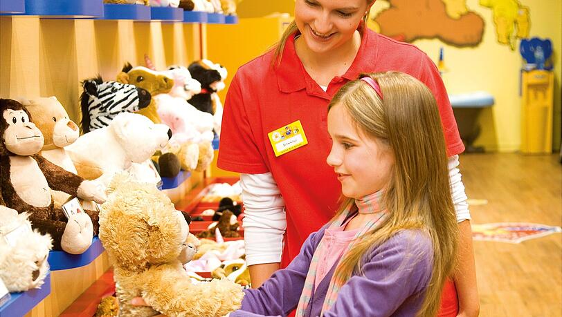 50 Kinder können sich im Build-A-Bear-Shop selbst einen Kuschelfreund basteln. 50 Kinder können sich im Build-A-Bear-Shop selbst einen Kuschelfreund basteln.