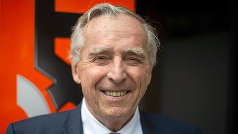 Erich Sixt, Vorstandschef von Sixt, lächelt in die Kamera. Foto: Sina Schuldt/Archiv