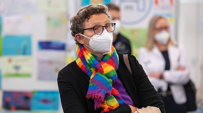 Gesundheitsreferentin Beatrix Zurek bei einem Pressetermin im Münchner Impfzentrum. (Archivbild)