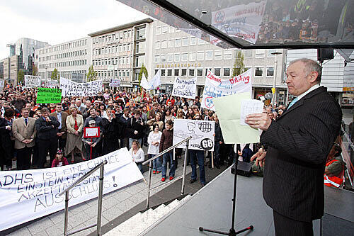 Dünnhäutig bei einer Demo: Günter Beckstein.