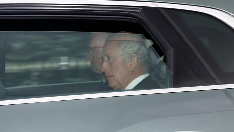 König Charles III. hat Schloss Balmoral verlassen und reist nach London.