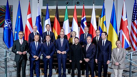 Am Abend kamen europ&auml;ische Staats- und Regierungschefs im Kanzleramt mit Merz, Selenskyj und Vertretern der US-Verhandlungsdelegation zusammen.