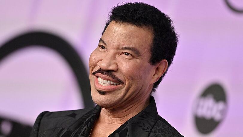 Lionel Richie muss wegen eines Eingriffs am Herzen mehrere Konzerte verschieben. Lionel Richie muss wegen eines Eingriffs am Herzen mehrere Konzerte verschieben.