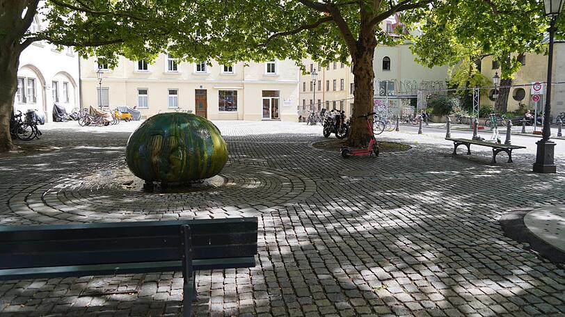 Ebenfalls nicht weit entfernt ist der lauschige Stephansplatz, an dem man gut sitzen und ratschen könnte.