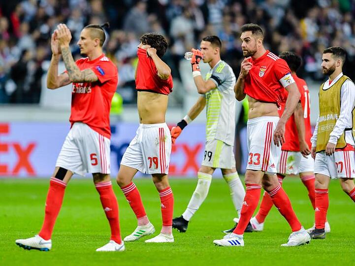 Die Spieler aus Lissabon schlichen nach der Niederlage vom Platz.