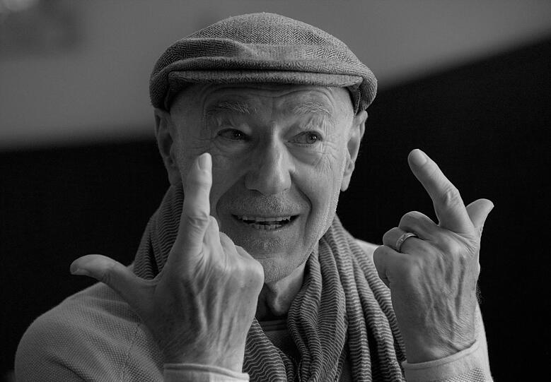 Der für seinen Dialektblues und -rock bekannte österreichische Sänger Willi Resetarits ist im Alter von 73 Jahren gestorben. Am 24. April verunglückte er tödlich.