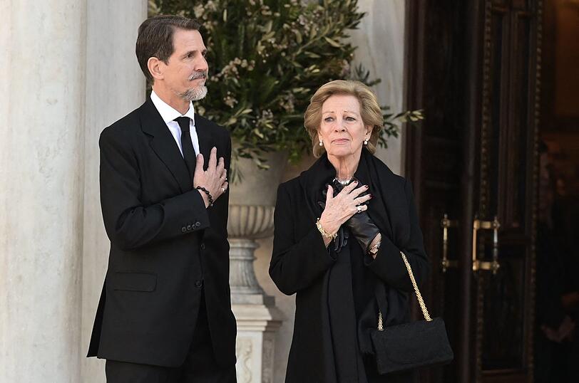 Tief berührt: Konstantins Frau Anne-Marie und sein Sohn Pavlos.