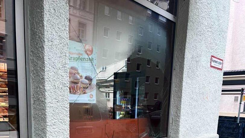 Hier ist der schwere Unfall passiert. Hier ist der schwere Unfall passiert.