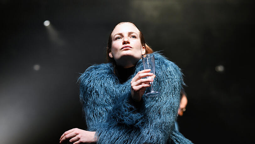 Liv Stapelfeldt als Madame Chauchat. Liv Stapelfeldt als Madame Chauchat.