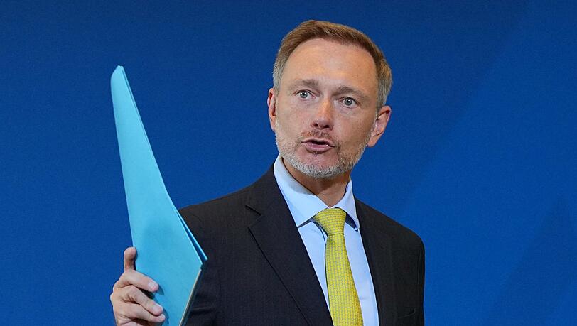 Finanzminister Lindner (FDP) will "Lust auf Überstunden" machen. Finanzminister Lindner (FDP) will "Lust auf Überstunden" machen.