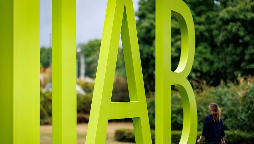 Die Besch&auml;ftigung in Deutschland steigt einer Prognose des IAB zufolge nur noch punktuell in einigen Bundesl&auml;ndern (Archivbild).