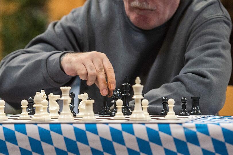Ein Gefangener beim Schachspiel im Hochsicherheitsgefängnis Straubing.