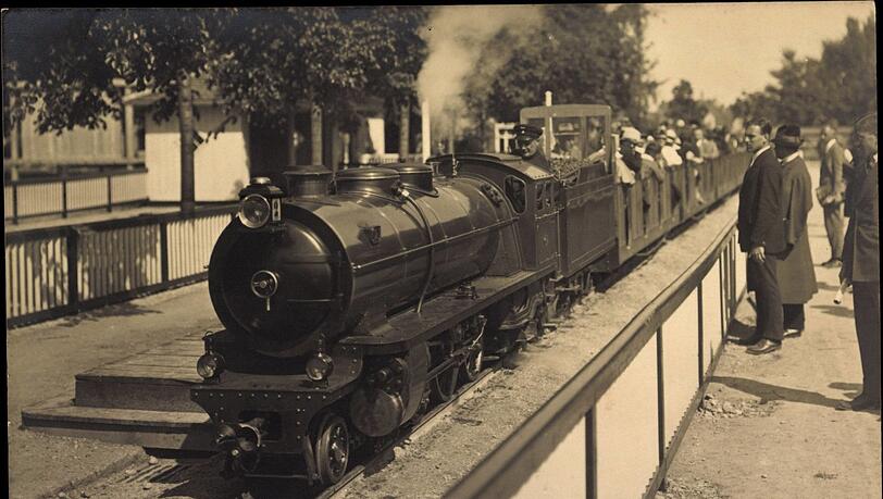 Bei der ersten Deutschen Verkehrsausstellung 1925 beeindruckt die Liliput-Bahn die Besucher. Bei der ersten Deutschen Verkehrsausstellung 1925 beeindruckt die Liliput-Bahn die Besucher.