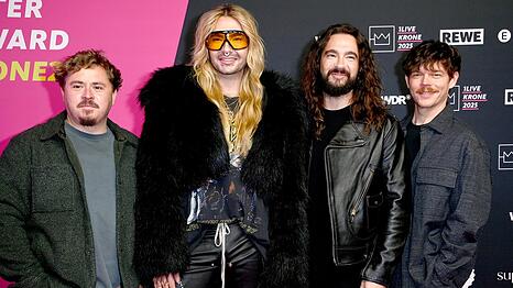 Gustav Sch&auml;fer, Bill Kaulitz, Tom Kaulitz und Georg Listing (v.l.) stehen als Tokio Hotel auf der B&uuml;hne.