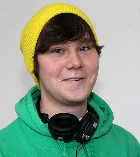Anton Yakushef, 20, Französisch, Geschichte und Sozialkunde(LMU): "Studiengebühren sind elitär, ihre Verteilung ist ungerecht. Uns fehlt es zum Beispiel an guten Beratungsstellen, die einen nicht gleich zur nächsten Tür schicken . Die TU-Studenten kriegen definitiv mehr von ihrem Geld. Da hilft auch ein Streik gegen Studiengebühren nichts."