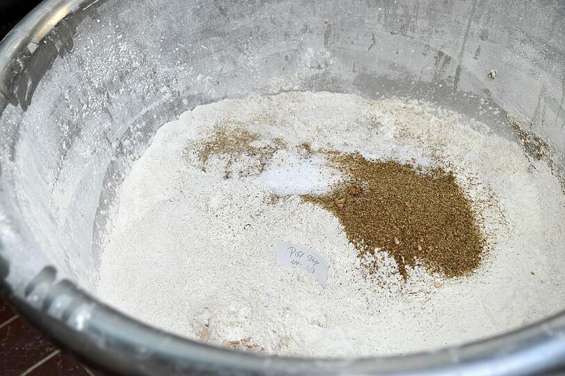Nach Müller-Brot muss eine weitere Großbäckerei in Bayern ihre Produktion wegen hygienischer Mängel einstellen. (Symbolbild)
