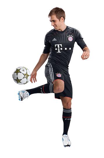 Das neue Jersey ist ab dem 12. Juli beim FC Bayern bestellbar und ab 16. Juli im Fachhandel erhältlich.