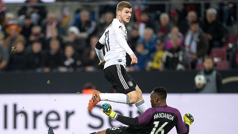 TIMO WERNER - NOTE 2: Der Leipziger lauerte stets auf Höhe der Abseitslinie auf Bälle in die Gasse. Zunächst zu zaghaft, verlor Bälle, dann tunnelte er gekonnt Torhüter Mandanda zum 1:1 (56.).