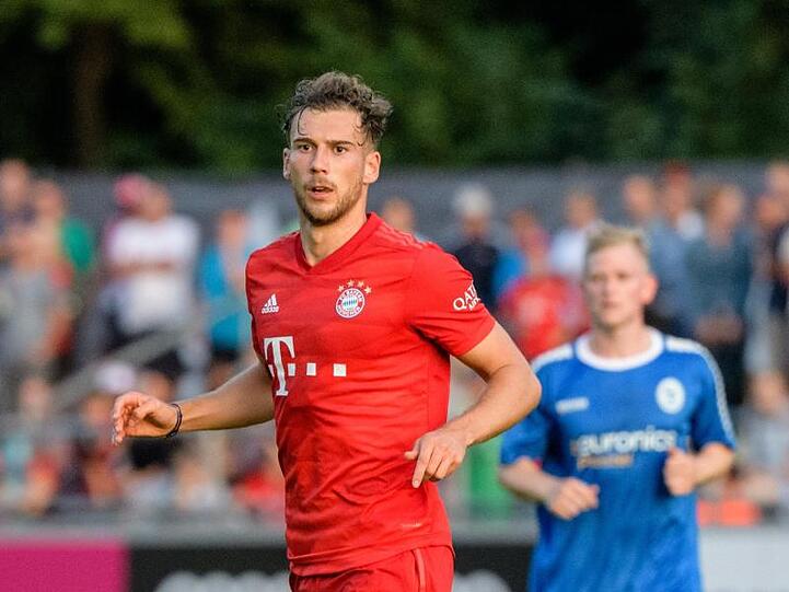 Leon Goretzka vom FC Bayern München spielt den Ball. Foto: Matthias Balk/dpa