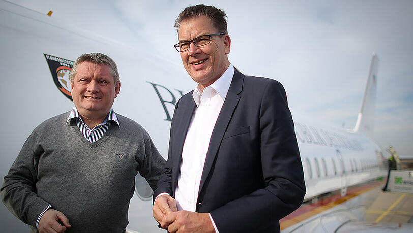 Bundesgesundheitsminister Hermann Gröhe (CDU, l) und Entwicklungsminister Gerd Müller (CSU) kurz vor der Abresie nach Ghana und Liberia. Bundesgesundheitsminister Hermann Gröhe (CDU, l) und Entwicklungsminister Gerd Müller (CSU) kurz vor der Abresie nach Ghana und Liberia.