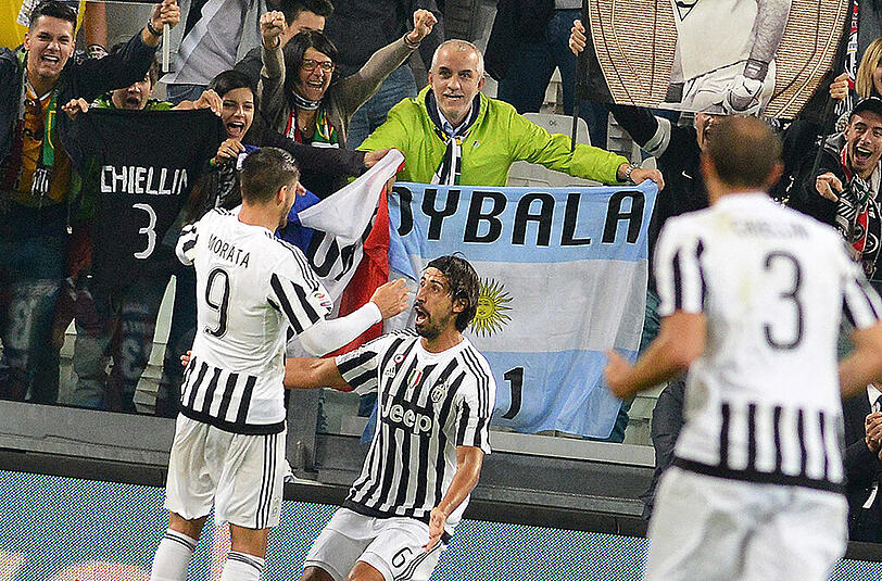 Sami Khedira feiert sein 3:1 gegen Bologna.