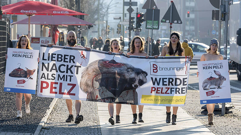 "Lieber nackt als mit Pelz" ist das Motto der Tierschützer.