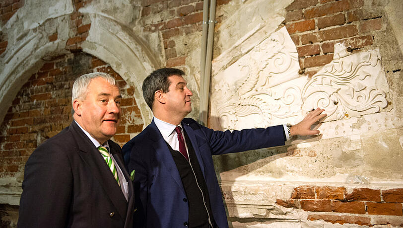 Wenn der Putz bröckelt: Ludwig Spaenle (l.) und Markus Söder gemeinsam in der Münchner Residenz. Wenn der Putz bröckelt: Ludwig Spaenle (l.) und Markus Söder gemeinsam in der Münchner Residenz.