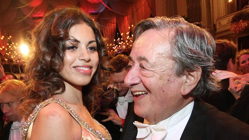 Karima al-Mahroug alias Ruby Rubacuori mit Richard Lugner beim Opernball. Karima al-Mahroug alias Ruby Rubacuori mit Richard Lugner beim Opernball.