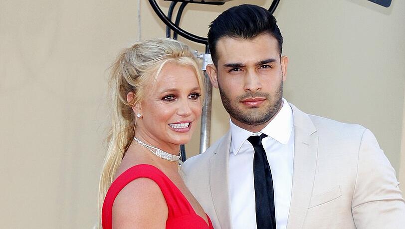 Britney Spears und ihr Ehemann Sam Asghari lassen sich scheiden, der 29-Jährige hat die Scheidung eingereicht.