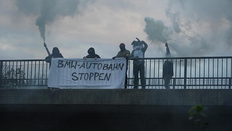 Eine Protestaktion gegen den BMW-Tunnel am vergangenen Montag an der A99.