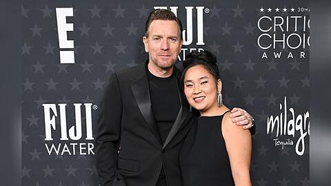 Filmstar Ewan McGregor hielt seine Tochter Jamyan auf dem Red Carpet stolz im Arm.