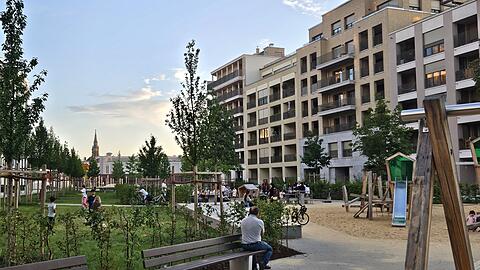 Der Reiz des Neuen? Erst nach den Pfingstferien eröffnete der zweite Spielplatz für kleinere Kinder und ist derzeit gut besucht.