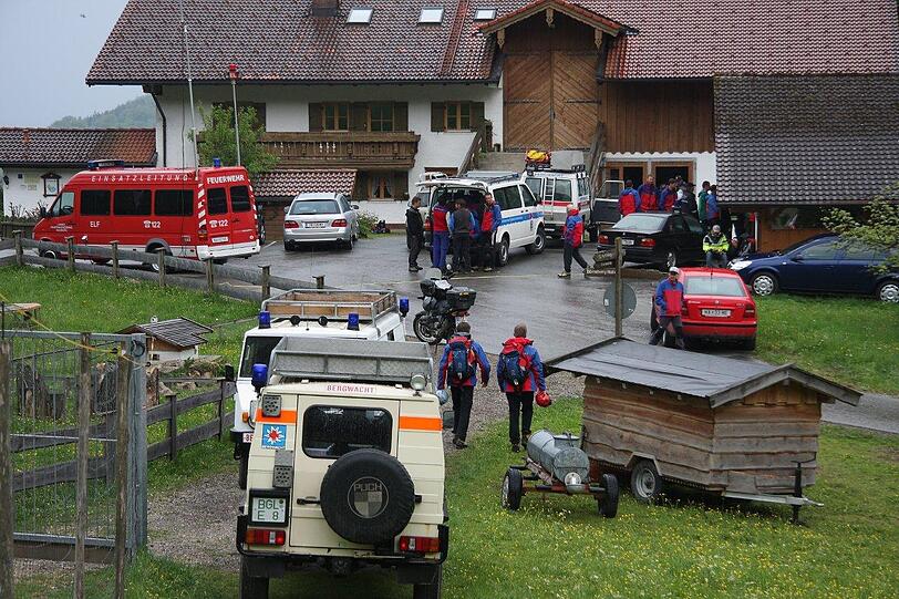 Ein 53-jähriger Bergwanderer ist zwischen dem oberbayerischen Marktschellenberg und dem österreichischen Hallein tödlich verunglückt.Bilder der Suchaktion