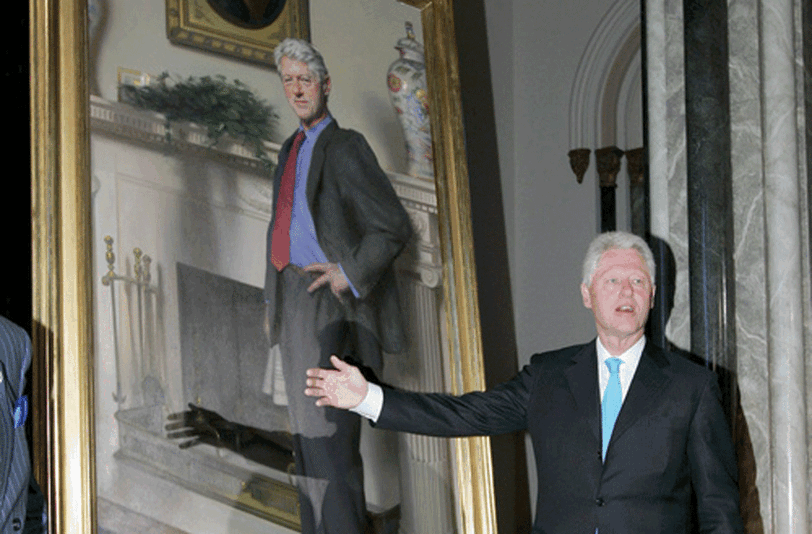 Der frühere US-Präsident Bill Clinton steht im April 2006 neben dem offiziellen Porträt seiner Amtszeit im Smithsonian Castle in Washington.