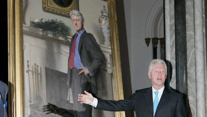 Der frühere US-Präsident Bill Clinton steht im April 2006 neben dem offiziellen Porträt seiner Amtszeit im Smithsonian Castle in Washington. Der frühere US-Präsident Bill Clinton steht im April 2006 neben dem offiziellen Porträt seiner Amtszeit im Smithsonian Castle in Washington.